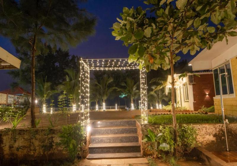 Salt Water Resort Dāpoli Exteriér fotografie
